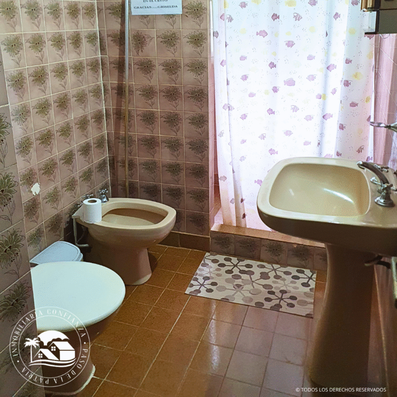 C.Nº 82: Para 15 personas, con piscina, frente a Playa Pelícano