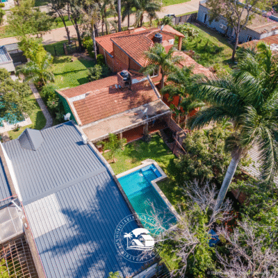 C.Nº 3023: Casa con pileta sobre asfalto