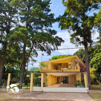 C.Nº 82: Para 15 personas, con piscina, frente a Playa Pelícano