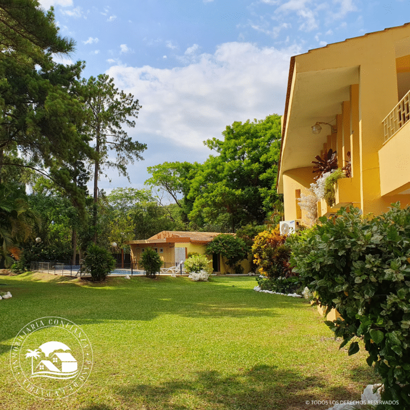 C.Nº 82: Para 15 personas, con piscina, frente a Playa Pelícano