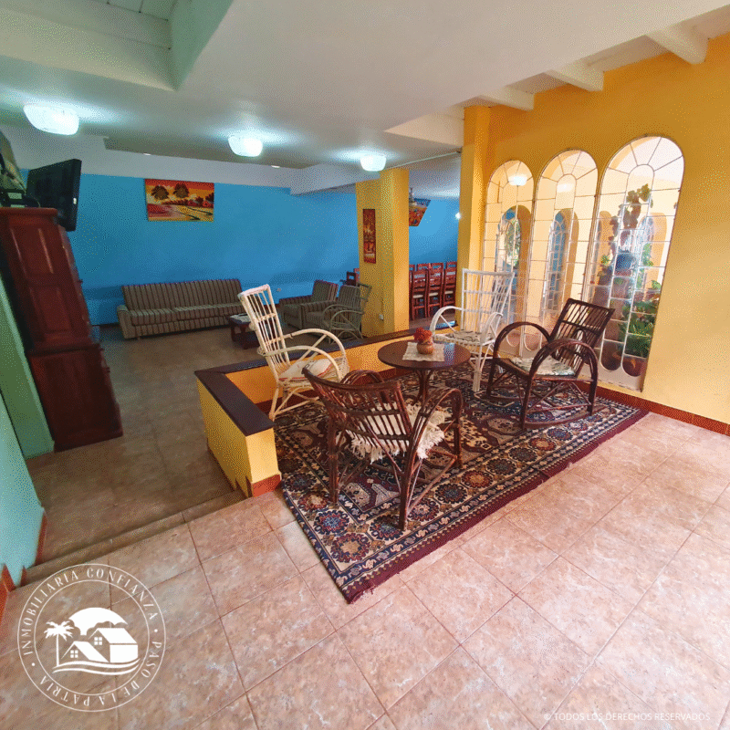 C.Nº 82: Para 15 personas, con piscina, frente a Playa Pelícano