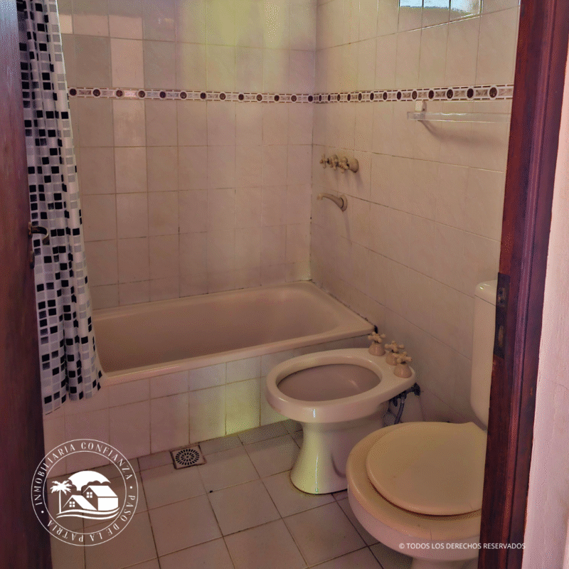 C.N° 3053: Hermosa casa en dos plantas a una cuadra de Playa Grande