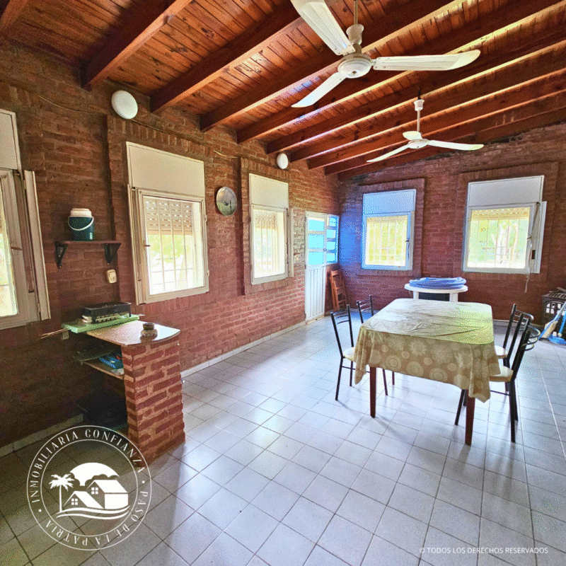 C.N° 3049: Casa con pileta a 300 mts de Playa Pelícano. B° Pescadores