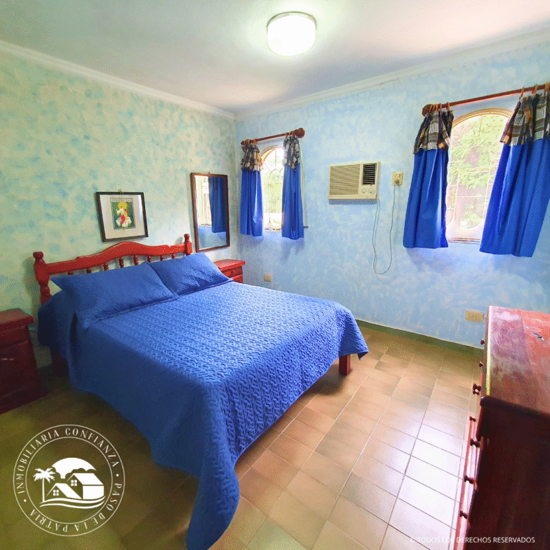 C.Nº 82: Para 15 personas, con piscina, frente a Playa Pelícano