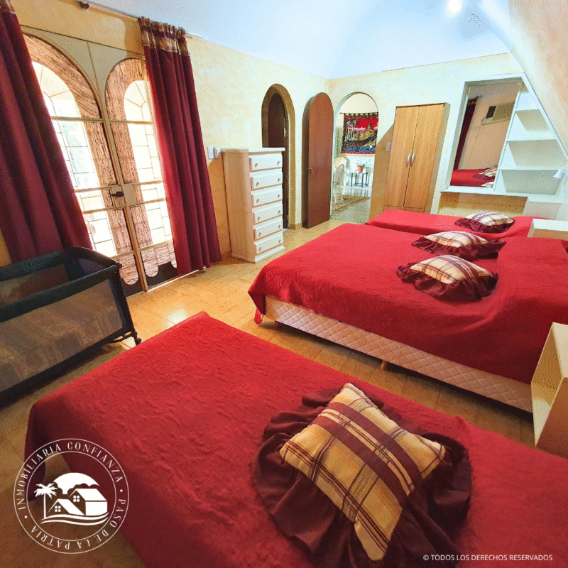 C.Nº 82: Para 15 personas, con piscina, frente a Playa Pelícano