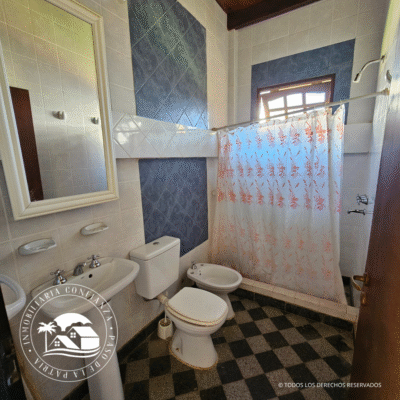 C.N° 3054: Casa pequeña a una cuadra de la Playa