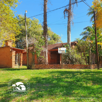 C.N° 3007: Casa de madera frente al Hotel Jardín del Paraná