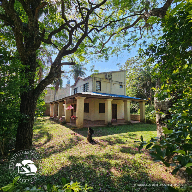 C.N° 3048: Casa de 2 pisos sobre Av. Virgen de Itatí