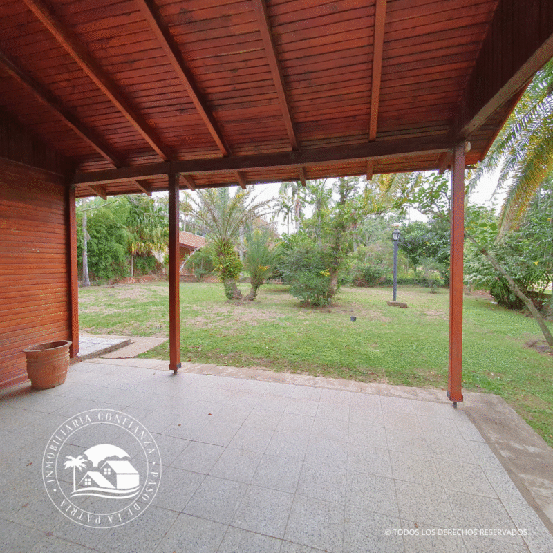 C.N° 3007: Casa de madera frente al Hotel Jardín del Paraná