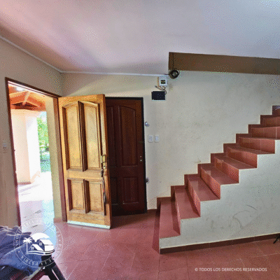 C.N° 3048: Casa de 2 pisos sobre Av. Virgen de Itatí