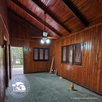 C.N° 3007: Casa de madera frente al Hotel Jardín del Paraná