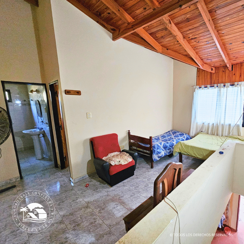 C.N° 3048: Casa de 2 pisos sobre Av. Virgen de Itatí