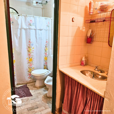 C.N° 3036: Casa con GRAN terreno en B° Chaqueños