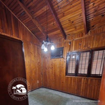 C.N° 3007: Casa de madera frente al Hotel Jardín del Paraná