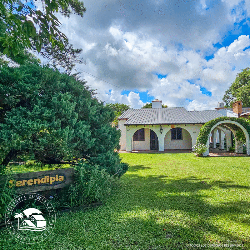 C.N° 17 "Serendipia": Hermosa casa para 8 personas, con pileta y muy cerca de la playa