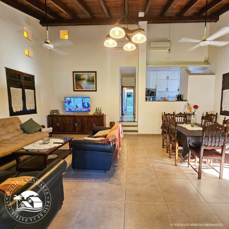 C.N° 17 "Serendipia": Hermosa casa para 8 personas, con pileta y muy cerca de la playa