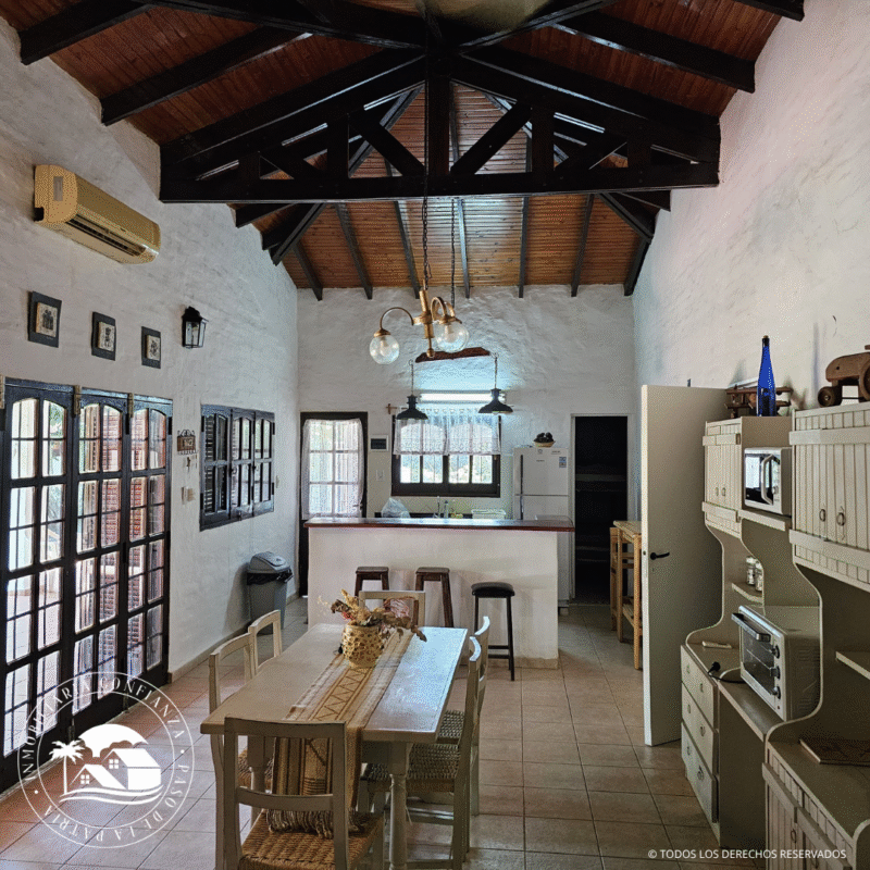 C.N° 05 Hermosa casa para 10 personas, con piscina a mts de la Playa