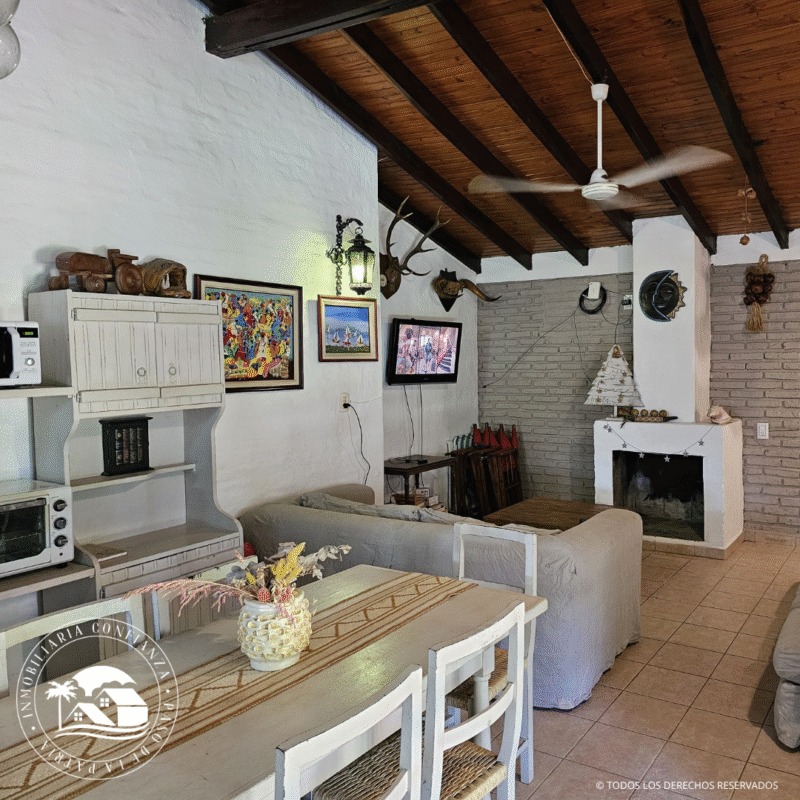 C.N° 05 Hermosa casa para 10 personas, con piscina a mts de la Playa